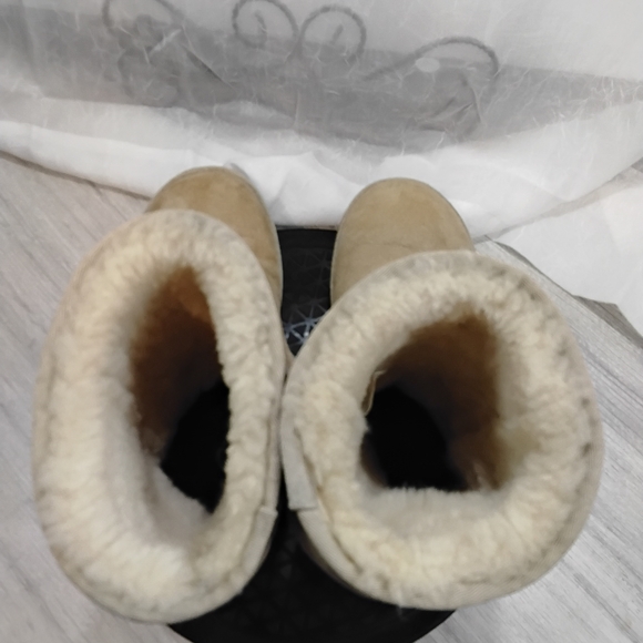 UGG Womens Classic Short Natural Sand Boots Booties Wool Fleece Lining SIZE 9 - Picture 12 of 13